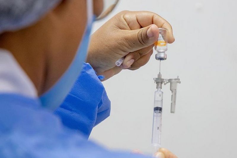 Covid-19: AMA recomendará a municípios colocar no fim da fila quem quiser escolher vacina