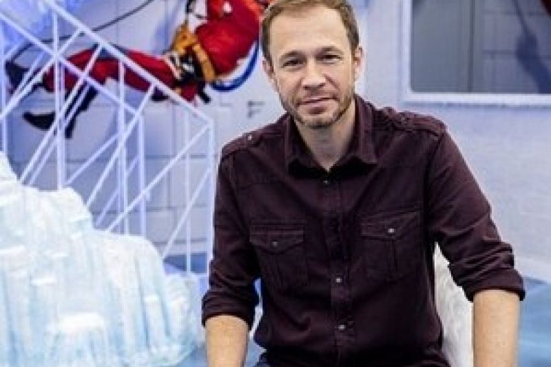 Globo ainda não decidiu se Tiago Leifert vai continuar nos domingos