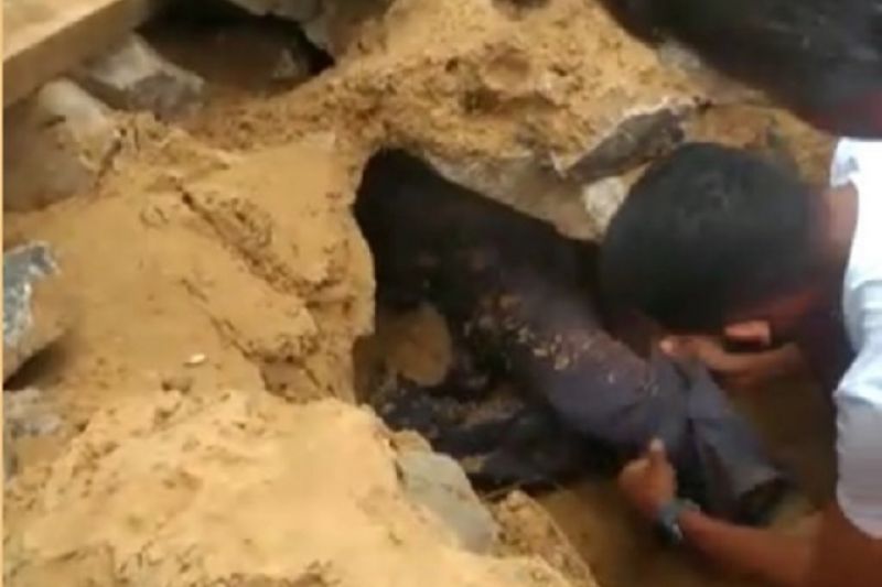 Pedreiro fica soterrado após parede de casa onde estava trabalhando cair em cima dele