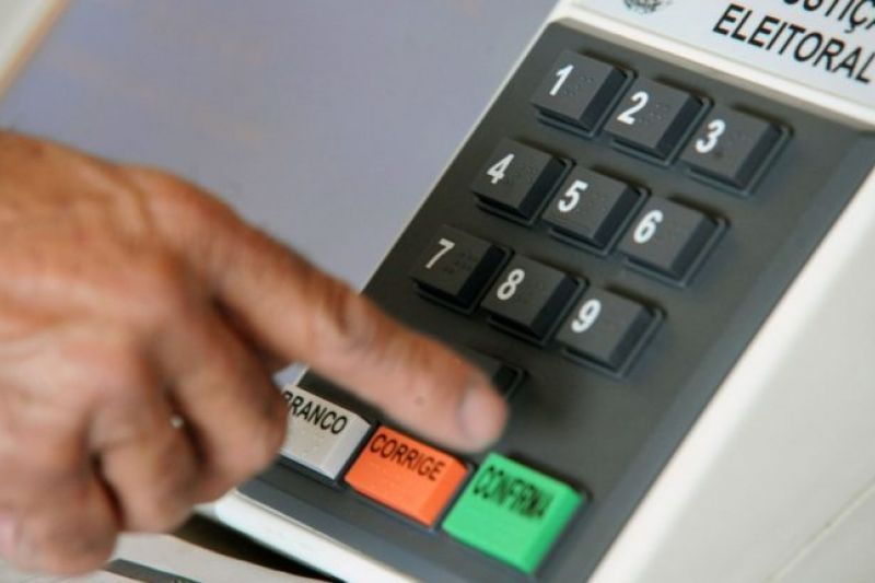 Na véspera do recesso, deputados tentam votar PEC do voto impresso