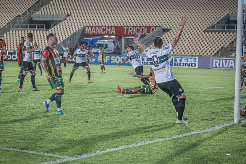 Coritiba bate Sampaio Corrêa e retoma vice-liderança da Série B