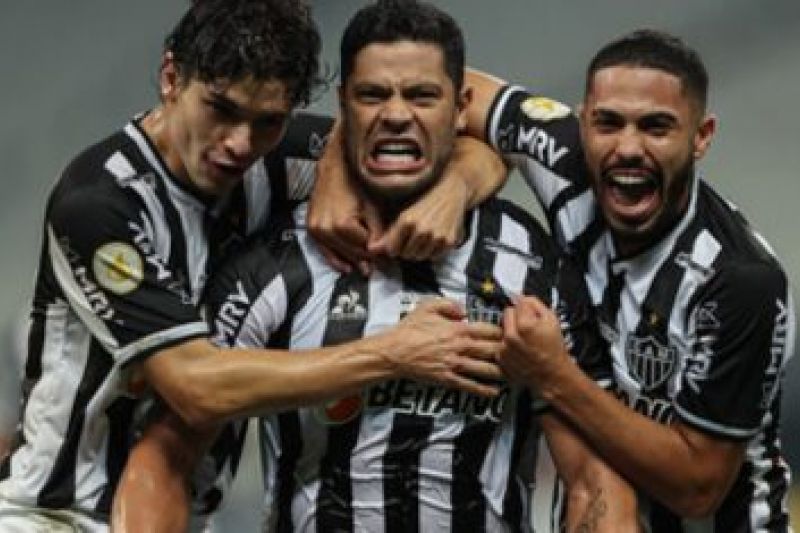 Casagrande diz que Tite deve levar Hulk para a Seleção