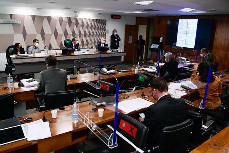 CPI lista 26 políticos que espalharam fake news sobre covid. Veja quem são