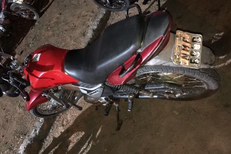Com passagem pela polícia, homem é detido conduzindo moto adulterada em Delmiro Gouveia