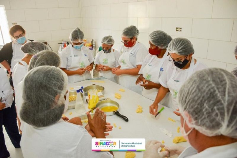 Prefeitura em parceria com o SEBRAE e SENAR realiza Curso de Processamento de Mandioca