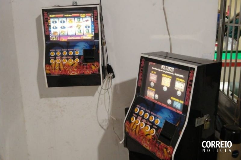 Polícia localiza casa de jogos de azar e dois homens são presos em Santana do Ipanema