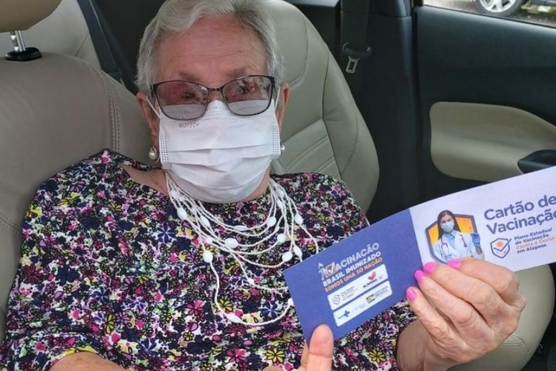 Alagoas tem quase 90% dos idosos com cobertura vacinal completa contra a Covid-19