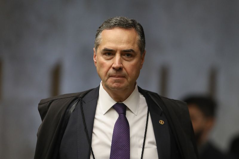 Barroso responde a crítica de Bolsonaro sobre indulto a José Dirceu