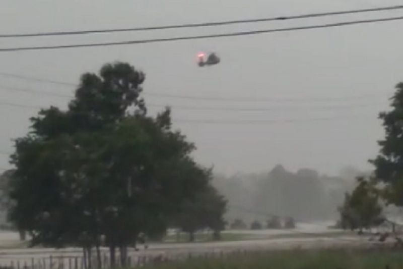 Helicóptero do Exército cai em fazenda no interior do Amazonas; Veja vídeo
