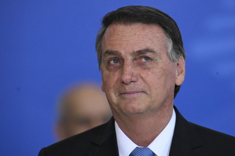 Bolsonaro diz que pedirá abertura de processo contra Barroso e Moraes no Senado