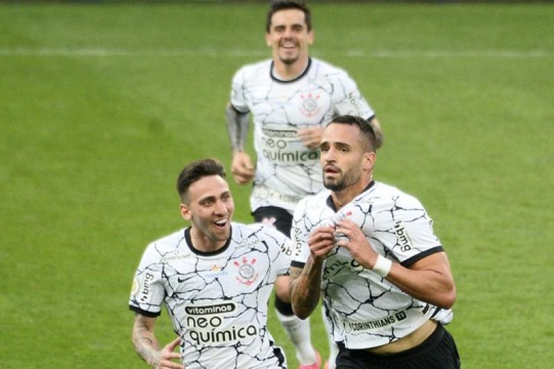Renato Augusto marca, e Corinthians vence o Ceará na arena
