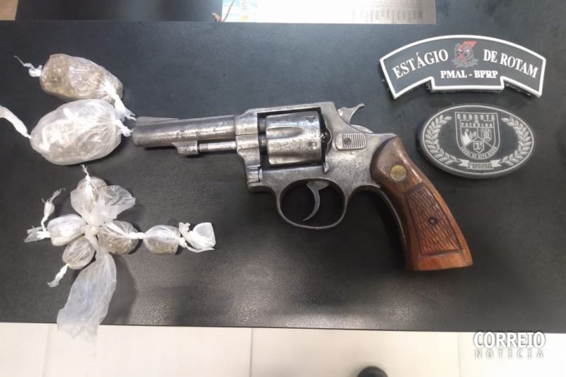 Adolescente tenta esconder droga e revólver embaixo de sofá, mas é apreendido em Santana