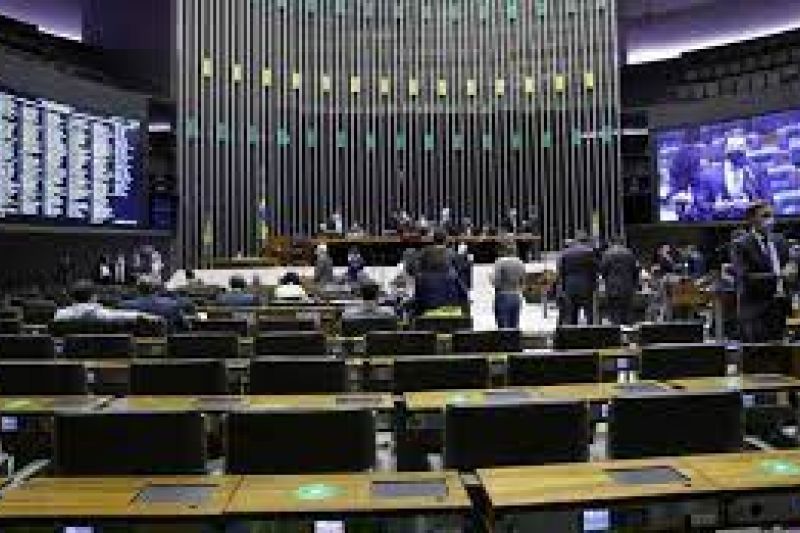 Congelamento de salários de professores é barrado no Congresso