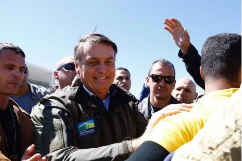 Bolsonaro recua e defende diálogo com Barroso, Moraes e TSE