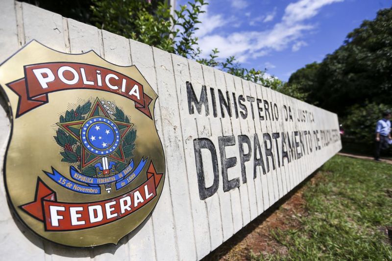 Sérgio Reis e deputado Otoni de Paula são alvos de operação da PF