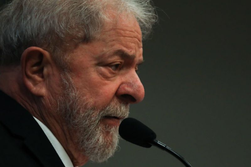 Lula promete regular meios de comunicação se eleito em 2022