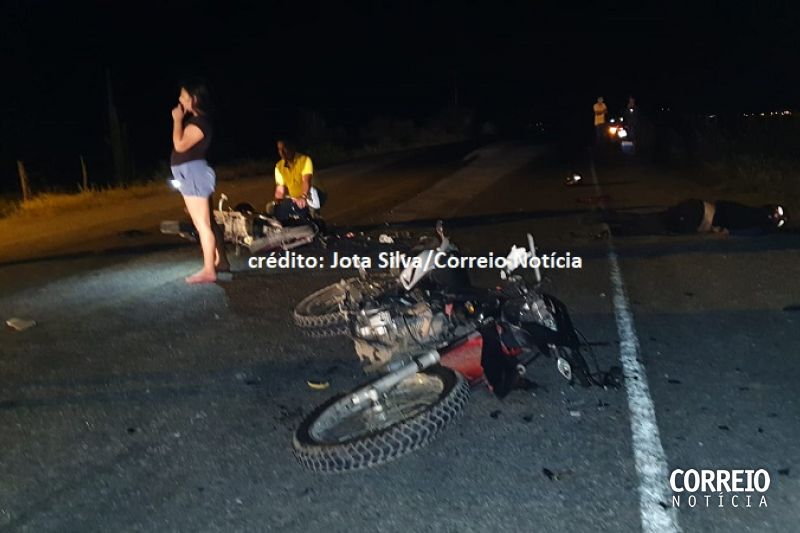 Batida entre motos deixa duas pessoas mortas e uma gravemente ferida em Delmiro Gouveia