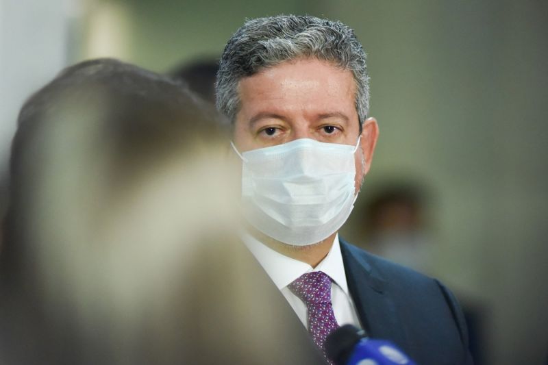 Arthur Lira promete discutir a PEC do foro privilegiado ainda em 2021