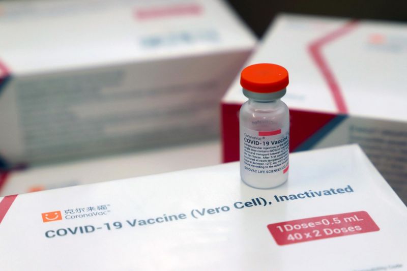 Ministério da Saúde bloqueia distribuição de lotes suspensos da CoronaVac