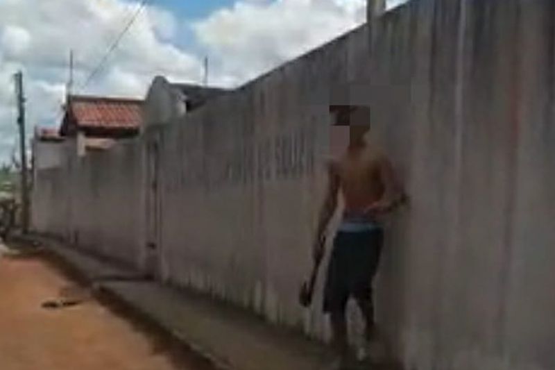Armado com machado, estudante de 17 anos ameaça diretora de escola em Arapiraca