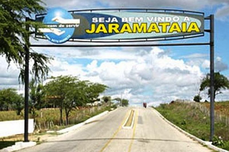 Colisão entre moto e poste resulta na morte de duas pessoas em Jaramataia