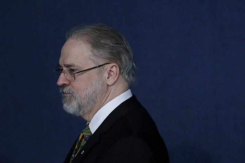 Augusto Aras defende no STF suspensão de MP de Bolsonaro sobre redes sociais