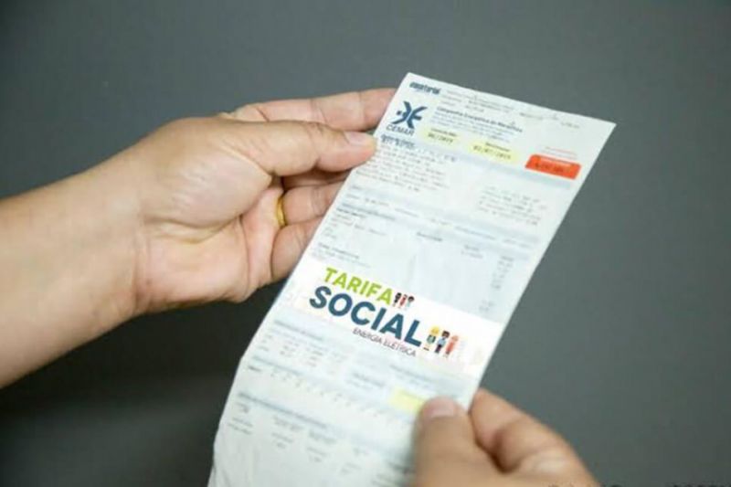 Bolsonaro sanciona inclusão automática de famílias de baixa renda em tarifa social