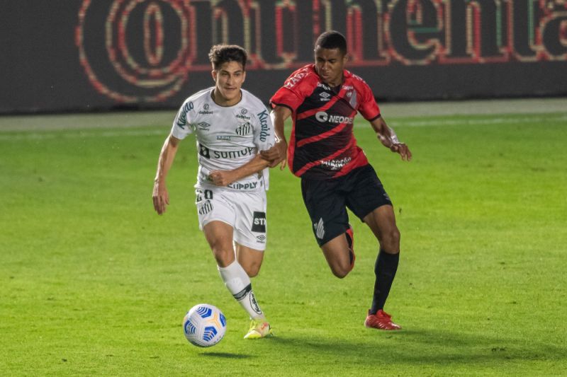 Santos perde novamente para o Athletico-PR e é eliminado da Copa do Brasil