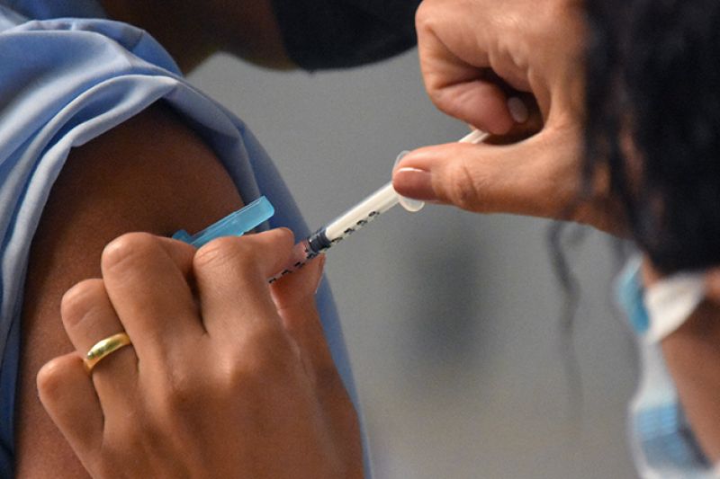 Delmiro Gouveia suspende vacinação contra Covid-19 para adolescentes sem comorbidades