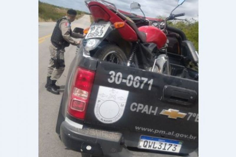 Policiais perseguem criminosos e recuperam motocicleta roubada em Ouro Branco