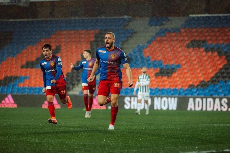 Tite convoca Arthur Cabral, do Basel, para vaga de Matheus Cunha na seleção