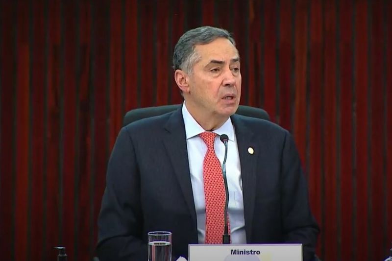 Brasil terá eleições livres em 2022 e com instituições funcionando, diz Barroso