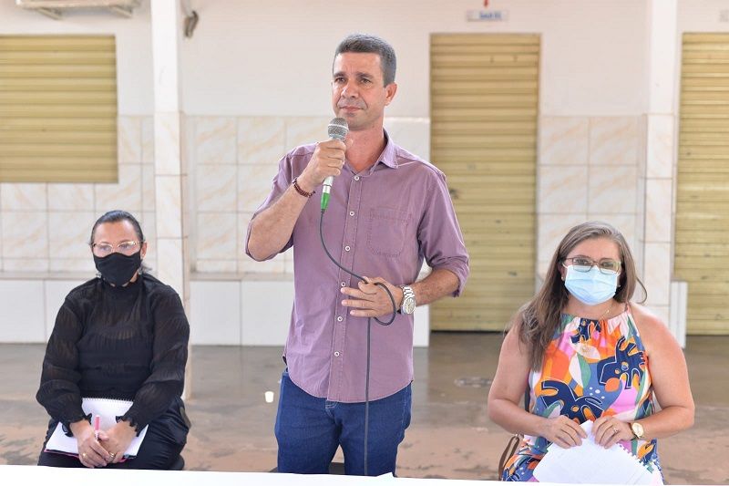 Servidores da Educação de Pariconha irão receber décimo quarto salário, anuncia prefeito