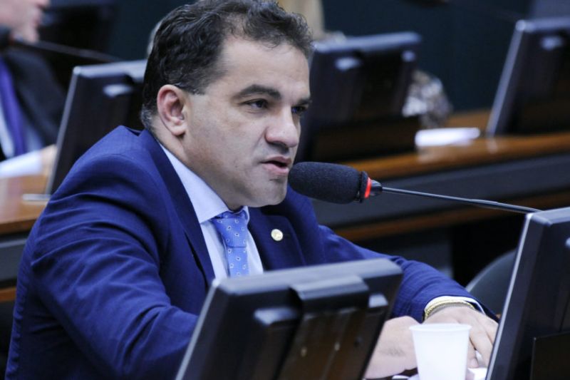 PF investiga 3 deputados e senador por venda de emendas parlamentares