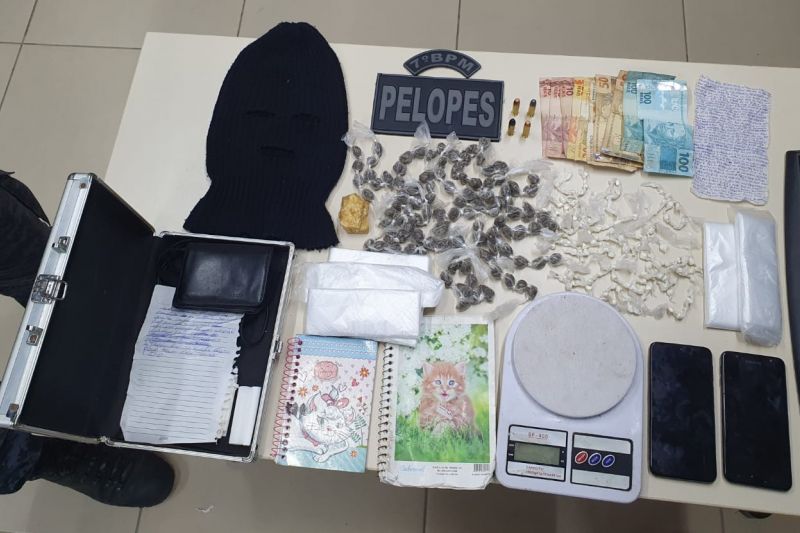 Denúncia leva polícia a residências utilizadas por traficantes em Senador Rui Palmeira