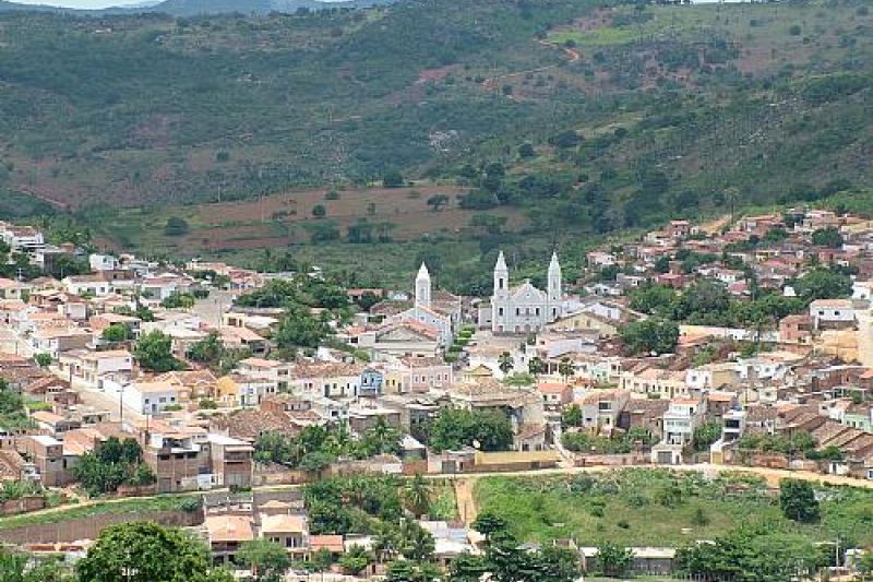 Homem é hospitalizado depois de ser atingido por tiro efetuado por irmão em Água Branca
