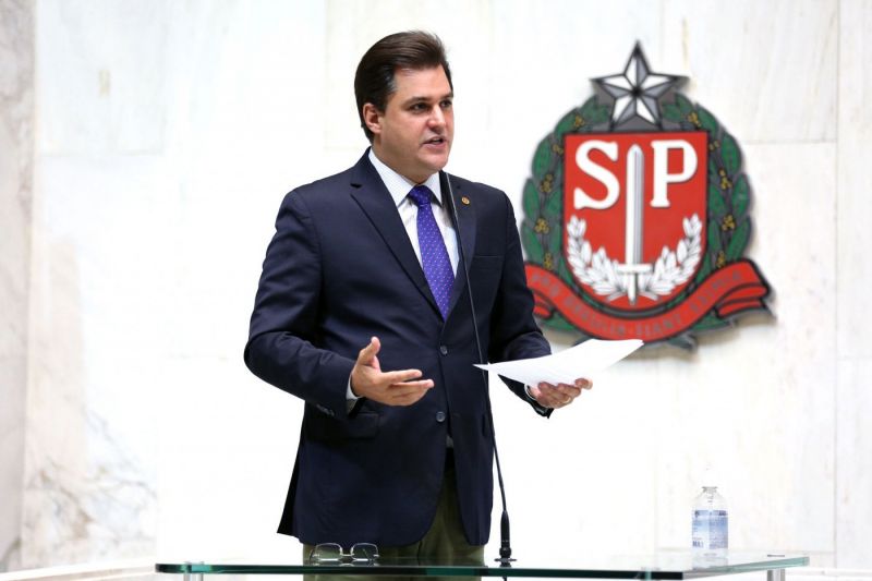 Deputado bolsonarista pede desculpas após chamar arcebispo e papa de ‘vagabundos’