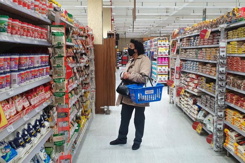 Argentina congela preços dos alimentos por 3 meses para conter inflação