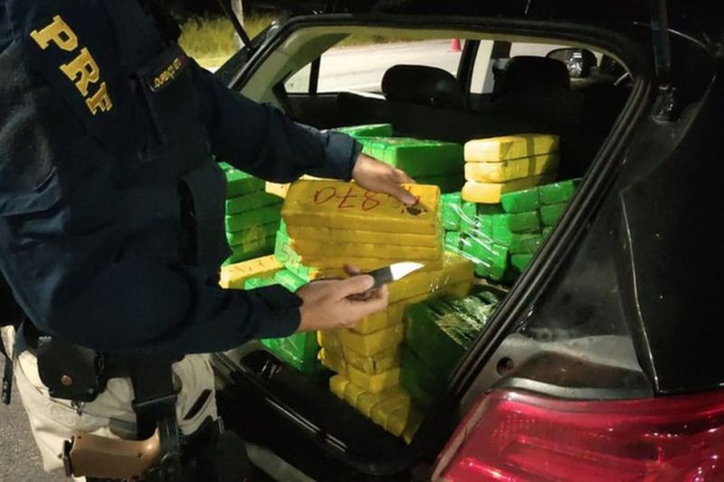 Homem é preso em Sergipe com tabletes de maconha que seriam entregues em Alagoas