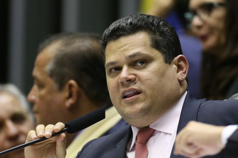 Alcolumbre manteve esquema de ‘rachadinha’ por cinco anos, diz revista