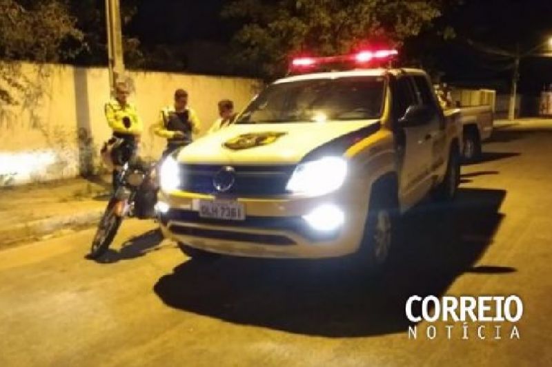 Motorista com sinais de embriaguez provoca acidente e foge em Delmiro Gouveia