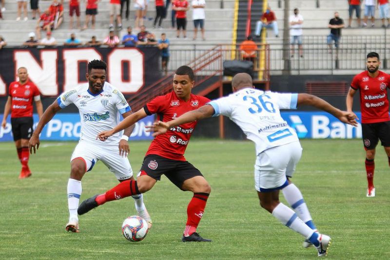 Avaí supera Brasil de Pelotas graças a gol de Copete