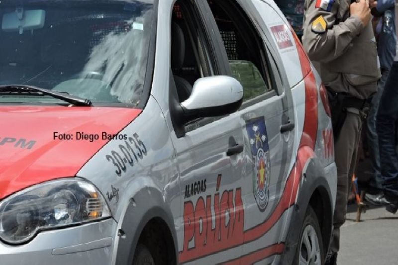 Homem é preso suspeito de roubar celulares e esconder em residência em Delmiro Gouveia