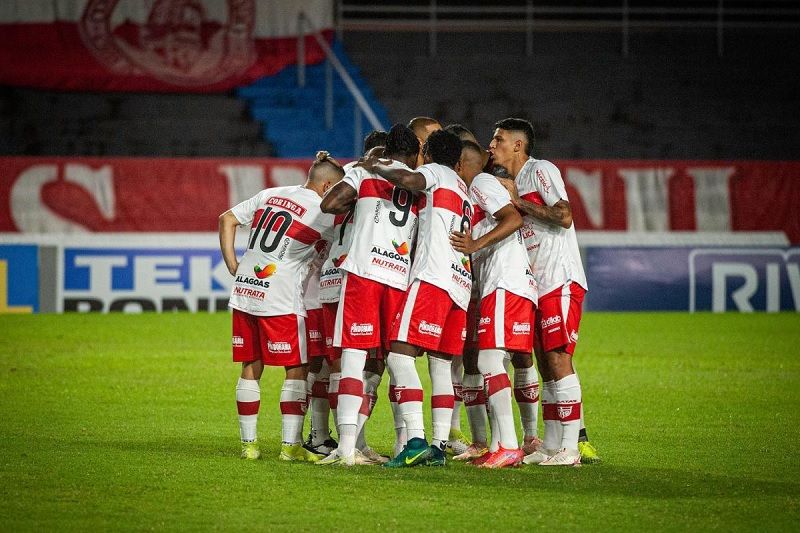 Jogando em casa, CRB vence o Tubarão e fica na quinta posição do Brasileirão da Série B
