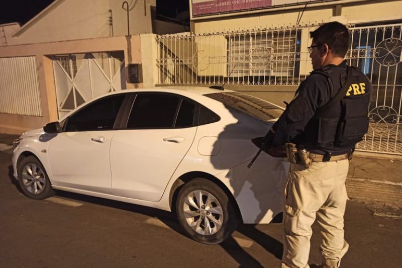 Motorista é preso por receptação e uso de documento falso durante ação da PRF em Canapi
