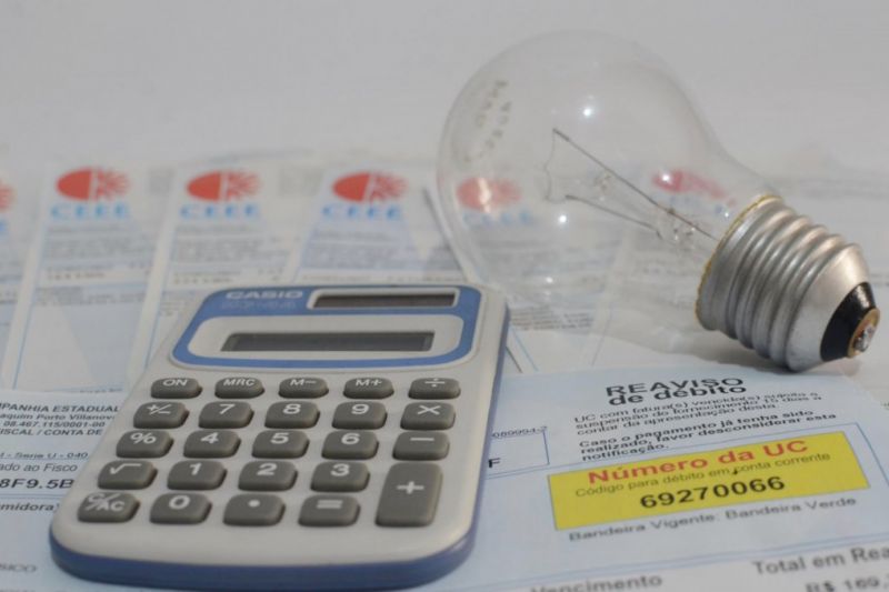 Aneel vê necessidade de reajuste médio de 21% nas contas de luz em 2022