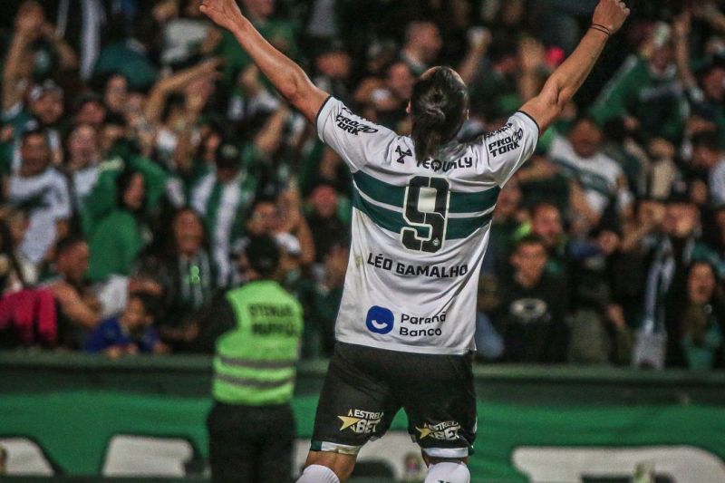 Coritiba vence no fim e aguarda rodada para celebrar acesso à Série A