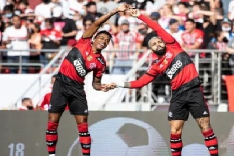 Com ataque inspirado, Flamengo goleia o São Paulo