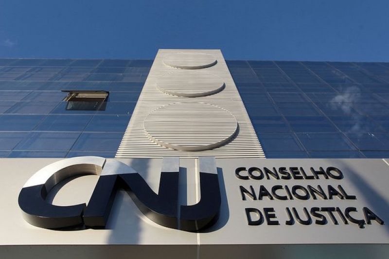 Com pandemia perdendo força, CNJ volta a recomendar prisão de quem deve pensão alimentícia