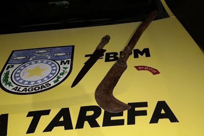 Homem é preso suspeito de ameaçar enteadas adolescentes com uma foice em Major Izidoro